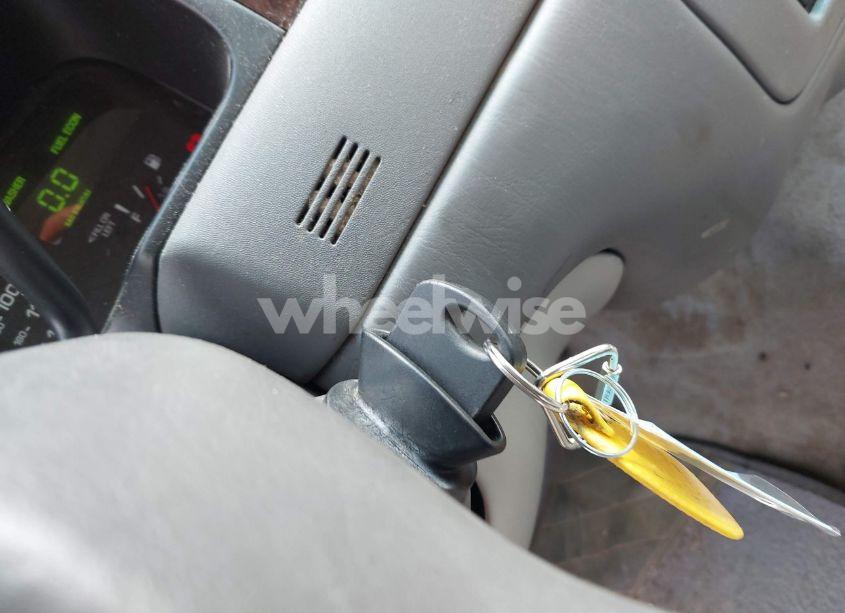 Photo 11 of 2000 Lincoln Town CAR EXECUTIVE (VIN 1LNHM81W4YY871016)