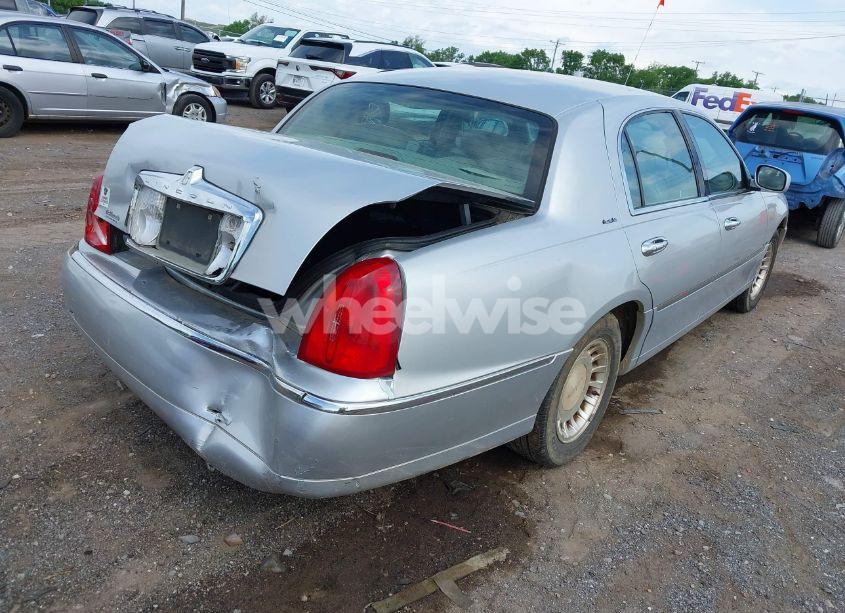 Photo 4 of 2000 Lincoln Town CAR EXECUTIVE (VIN 1LNHM81W4YY871016)