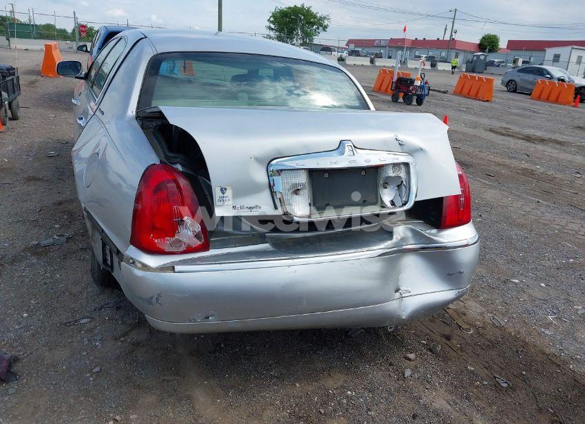 Photo 6 of 2000 Lincoln Town CAR EXECUTIVE (VIN 1LNHM81W4YY871016)