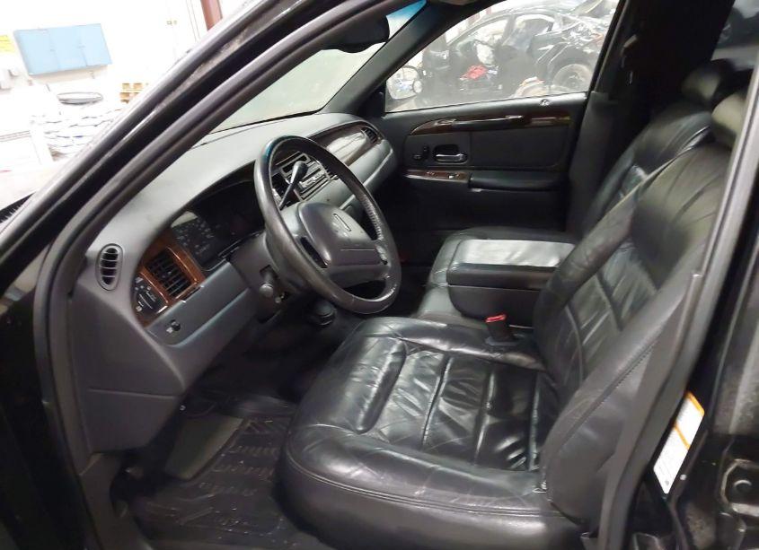Photo 5 of 2000 Lincoln Town CAR EXECUTIVE (VIN 1LNHM81W4YY876300)