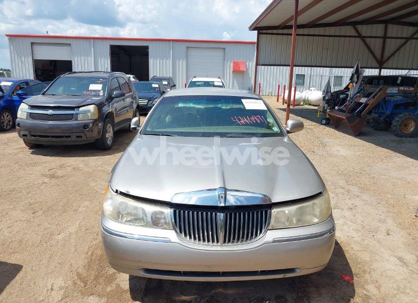 Photo 6 of 2000 Lincoln Town CAR EXECUTIVE (VIN 1LNHM81W4YY887510)