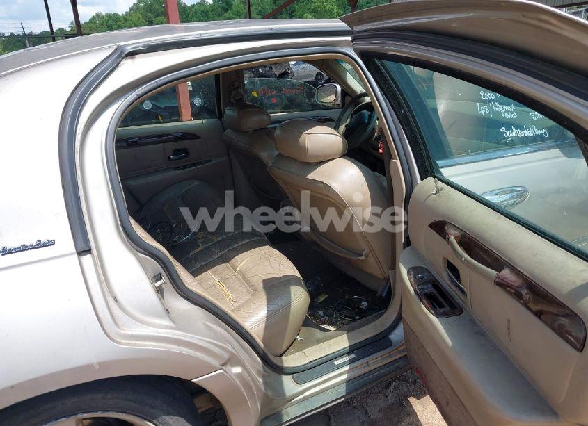 Photo 8 of 2000 Lincoln Town CAR EXECUTIVE (VIN 1LNHM81W4YY887510)