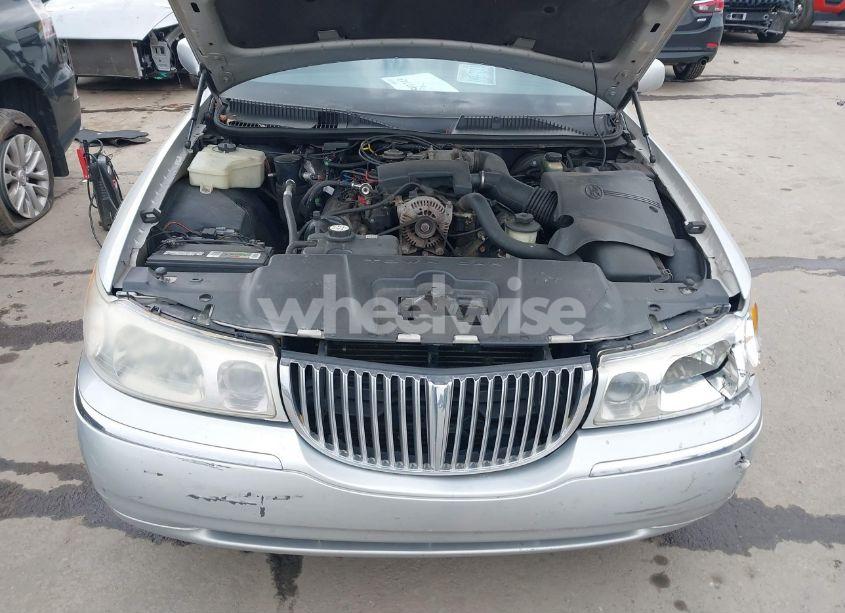 Photo 10 of 2001 Lincoln Town CAR EXECUTIVE (VIN 1LNHM81W51Y688472)