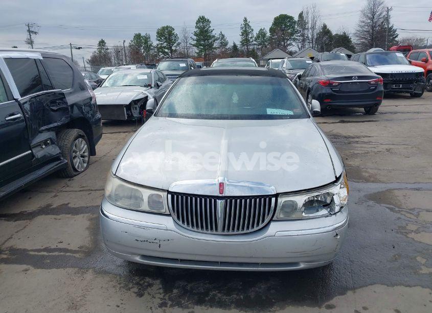 Photo 12 of 2001 Lincoln Town CAR EXECUTIVE (VIN 1LNHM81W51Y688472)