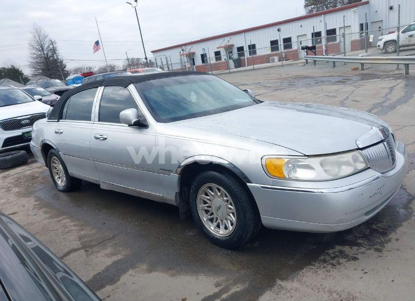 Photo 13 of 2001 Lincoln Town CAR EXECUTIVE (VIN 1LNHM81W51Y688472)