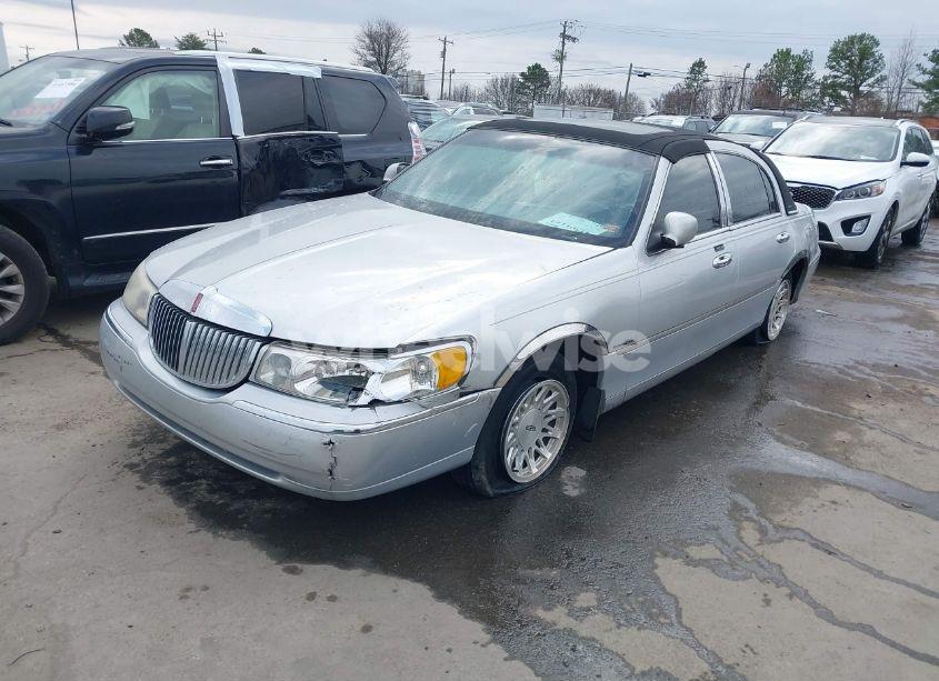 Photo 2 of 2001 Lincoln Town CAR EXECUTIVE (VIN 1LNHM81W51Y688472)
