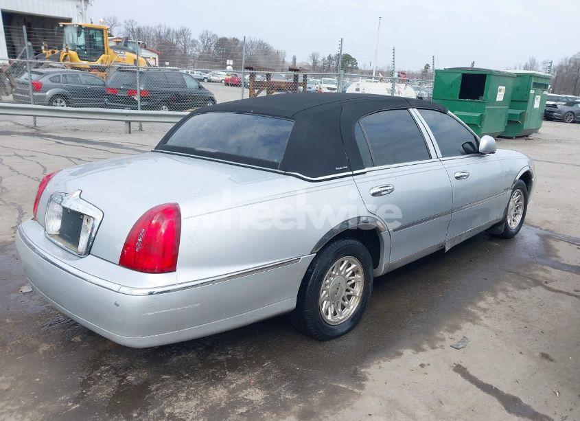 Photo 4 of 2001 Lincoln Town CAR EXECUTIVE (VIN 1LNHM81W51Y688472)