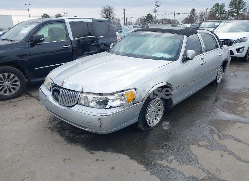 Photo 6 of 2001 Lincoln Town CAR EXECUTIVE (VIN 1LNHM81W51Y688472)