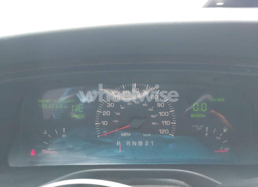 Photo 7 of 2001 Lincoln Town CAR EXECUTIVE (VIN 1LNHM81W51Y688472)