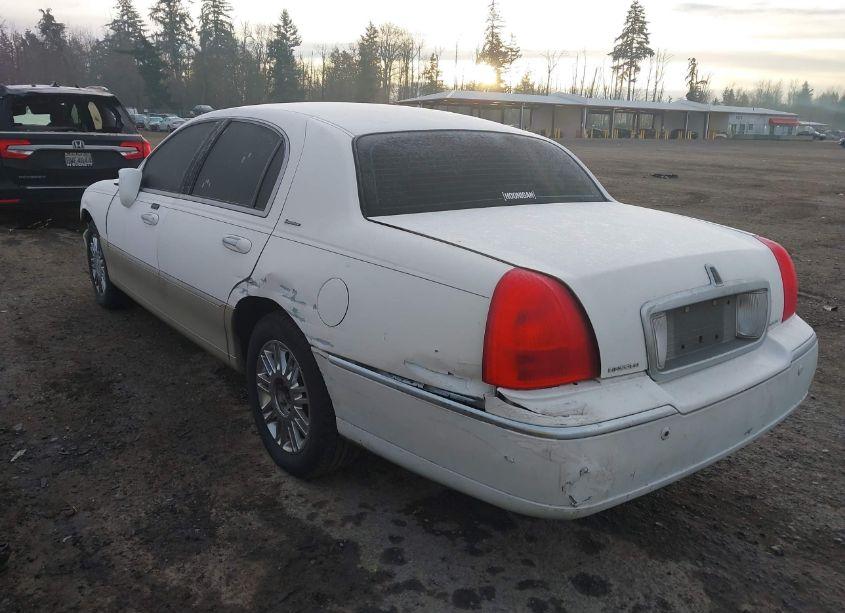 Photo 3 of 2004 Lincoln Town CAR SIGNATURE (VIN 1LNHM81W54Y636893)