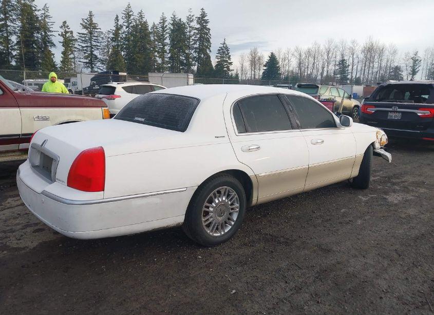 Photo 4 of 2004 Lincoln Town CAR SIGNATURE (VIN 1LNHM81W54Y636893)