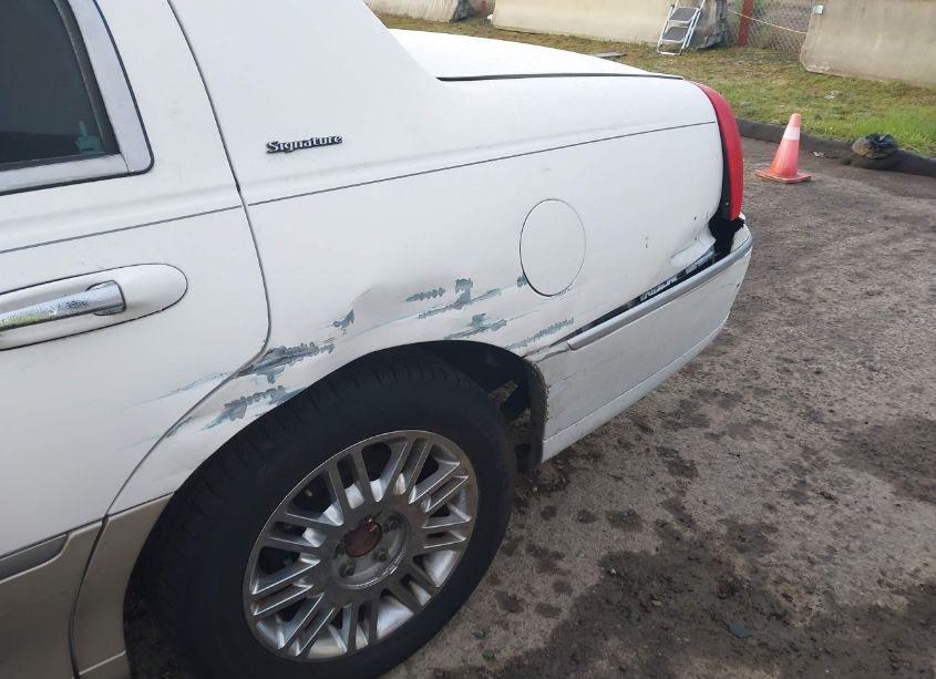 Photo 6 of 2004 Lincoln Town CAR SIGNATURE (VIN 1LNHM81W54Y636893)