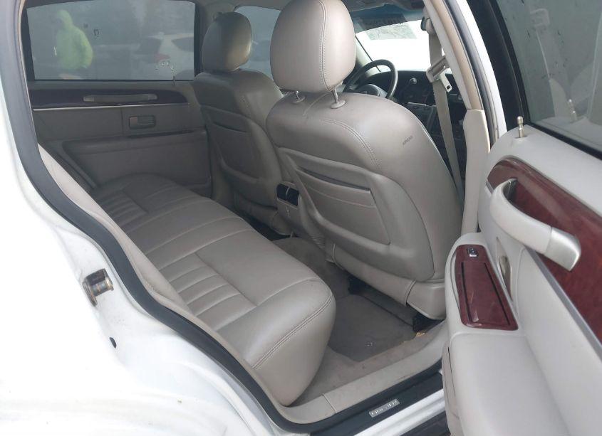 Photo 8 of 2004 Lincoln Town CAR SIGNATURE (VIN 1LNHM81W54Y636893)