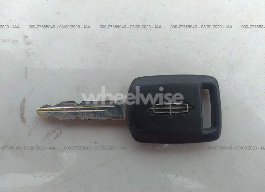 Photo 11 of 2004 Lincoln Town CAR SIGNATURE (VIN 1LNHM81W54Y671465)