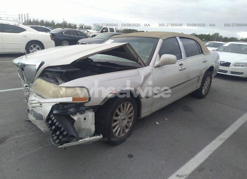 Photo 2 of 2004 Lincoln Town CAR SIGNATURE (VIN 1LNHM81W54Y671465)