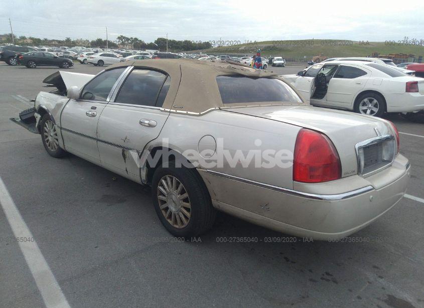 Photo 3 of 2004 Lincoln Town CAR SIGNATURE (VIN 1LNHM81W54Y671465)
