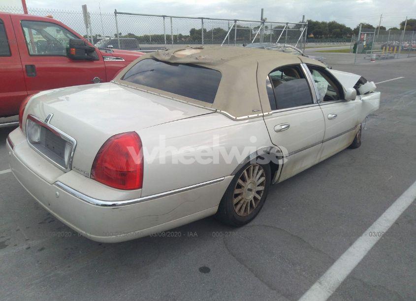 Photo 4 of 2004 Lincoln Town CAR SIGNATURE (VIN 1LNHM81W54Y671465)