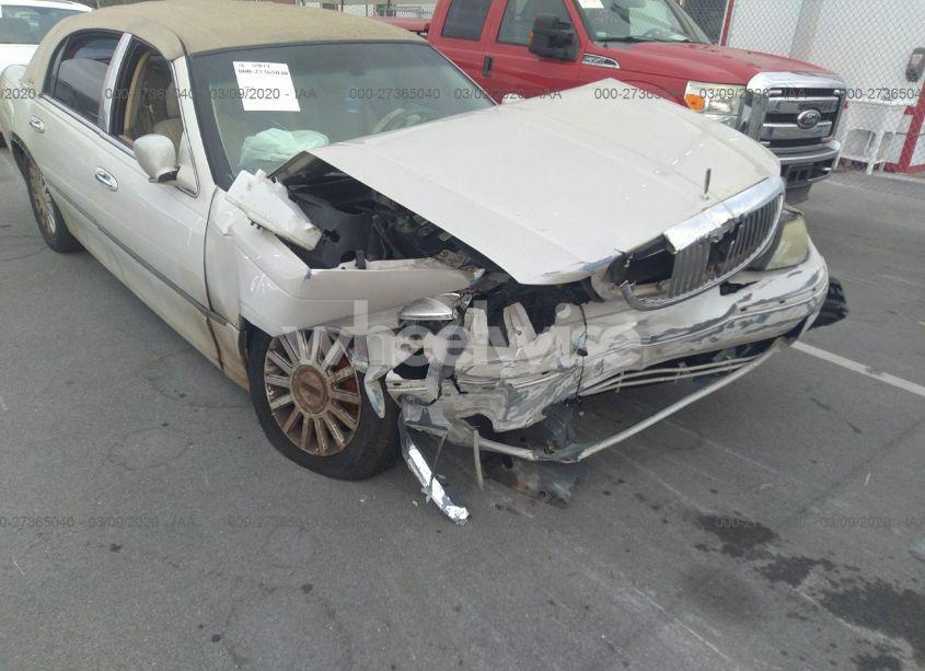 Photo 6 of 2004 Lincoln Town CAR SIGNATURE (VIN 1LNHM81W54Y671465)