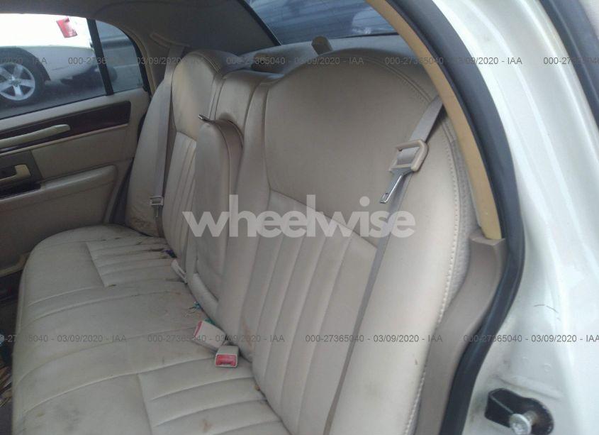 Photo 8 of 2004 Lincoln Town CAR SIGNATURE (VIN 1LNHM81W54Y671465)