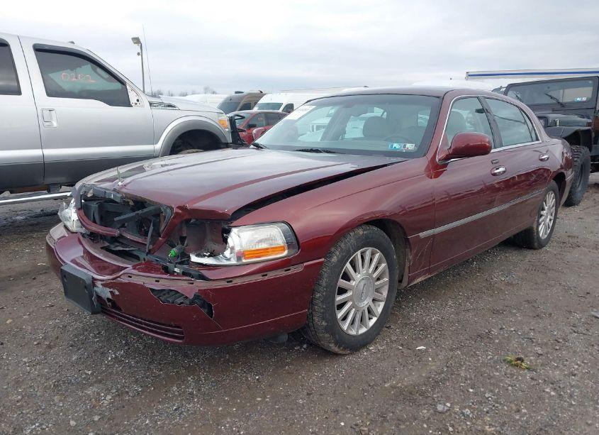 Photo 2 of 2004 Lincoln Town CAR SIGNATURE (VIN 1LNHM81W54Y672454)