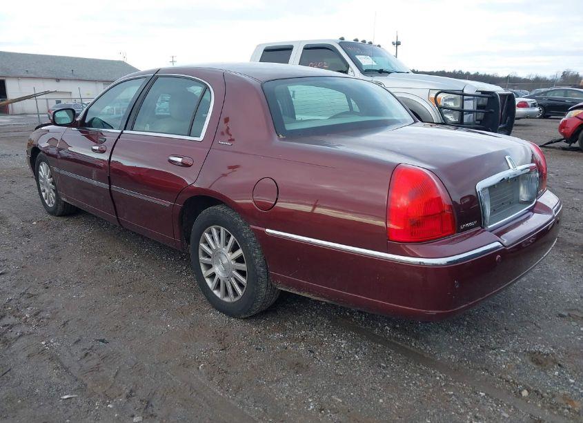 Photo 3 of 2004 Lincoln Town CAR SIGNATURE (VIN 1LNHM81W54Y672454)