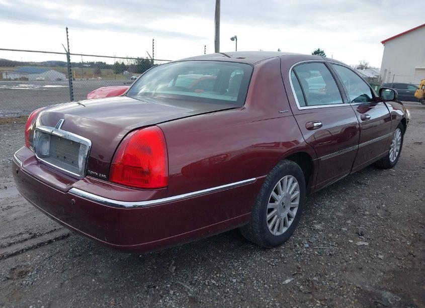 Photo 4 of 2004 Lincoln Town CAR SIGNATURE (VIN 1LNHM81W54Y672454)