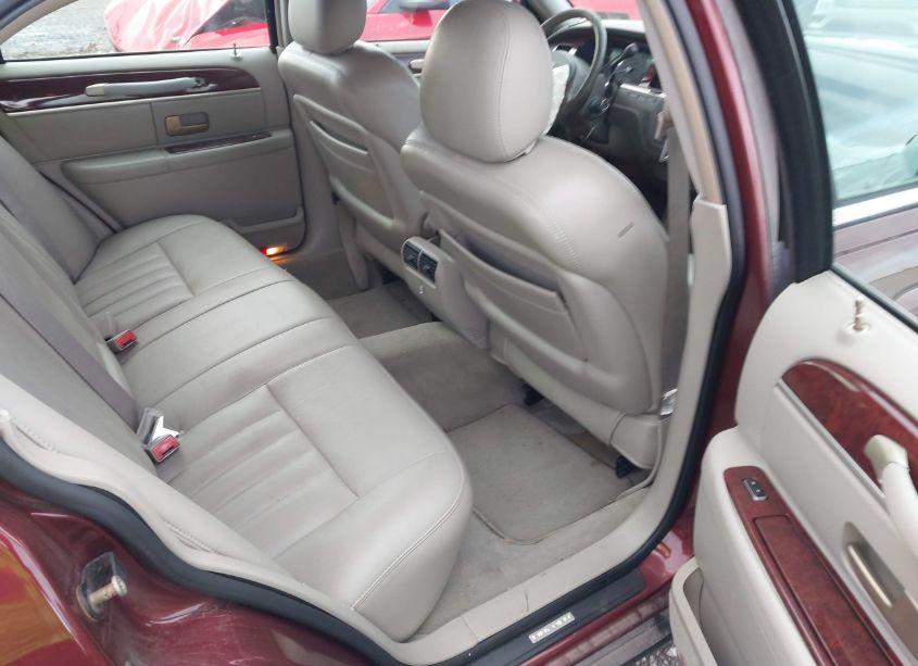 Photo 8 of 2004 Lincoln Town CAR SIGNATURE (VIN 1LNHM81W54Y672454)
