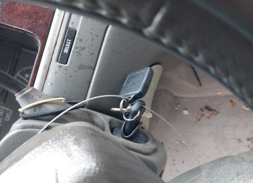 Photo 11 of 2005 Lincoln Town CAR SIGNATURE (VIN 1LNHM81W55Y658278)