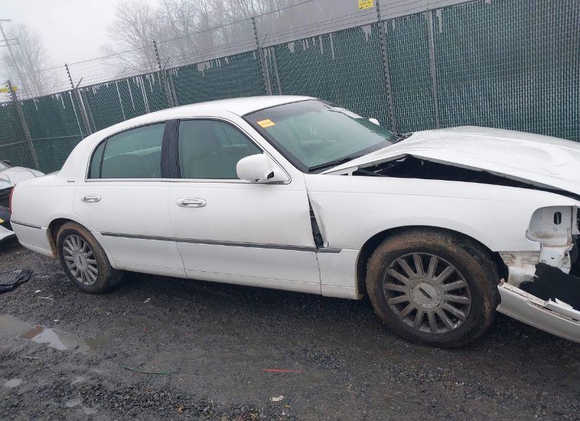 Photo 13 of 2005 Lincoln Town CAR SIGNATURE (VIN 1LNHM81W55Y658278)