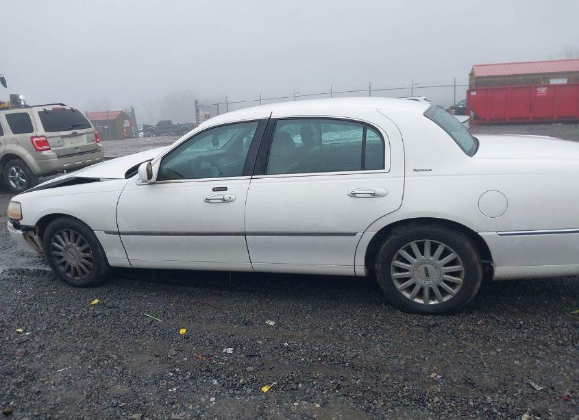 Photo 14 of 2005 Lincoln Town CAR SIGNATURE (VIN 1LNHM81W55Y658278)