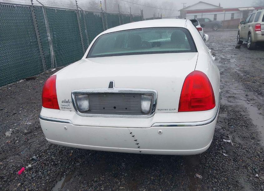 Photo 16 of 2005 Lincoln Town CAR SIGNATURE (VIN 1LNHM81W55Y658278)