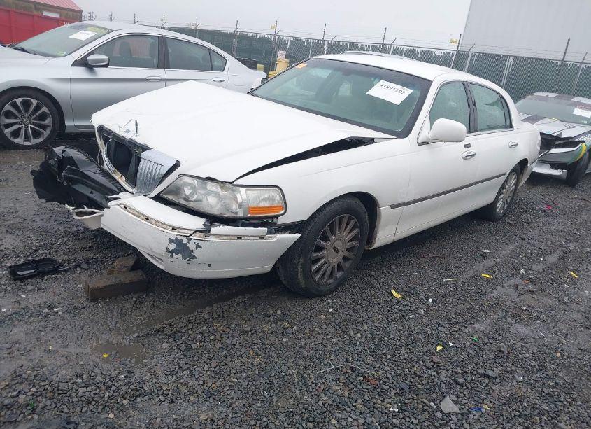 Photo 2 of 2005 Lincoln Town CAR SIGNATURE (VIN 1LNHM81W55Y658278)