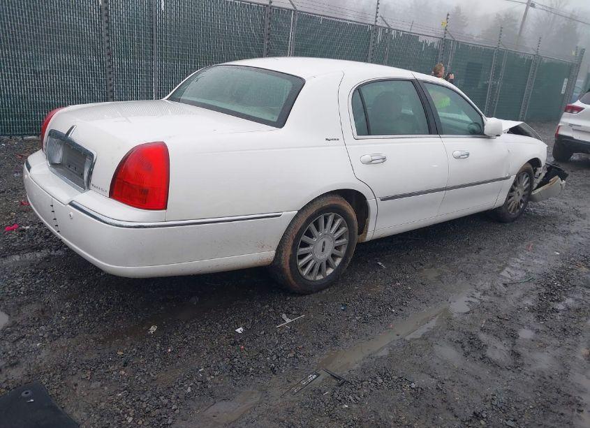 Photo 4 of 2005 Lincoln Town CAR SIGNATURE (VIN 1LNHM81W55Y658278)