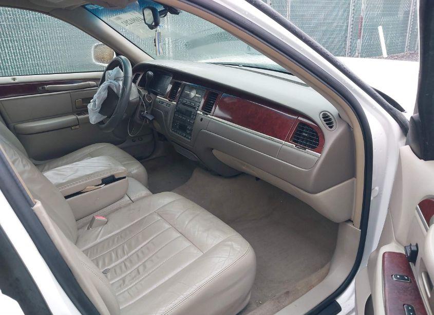 Photo 5 of 2005 Lincoln Town CAR SIGNATURE (VIN 1LNHM81W55Y658278)