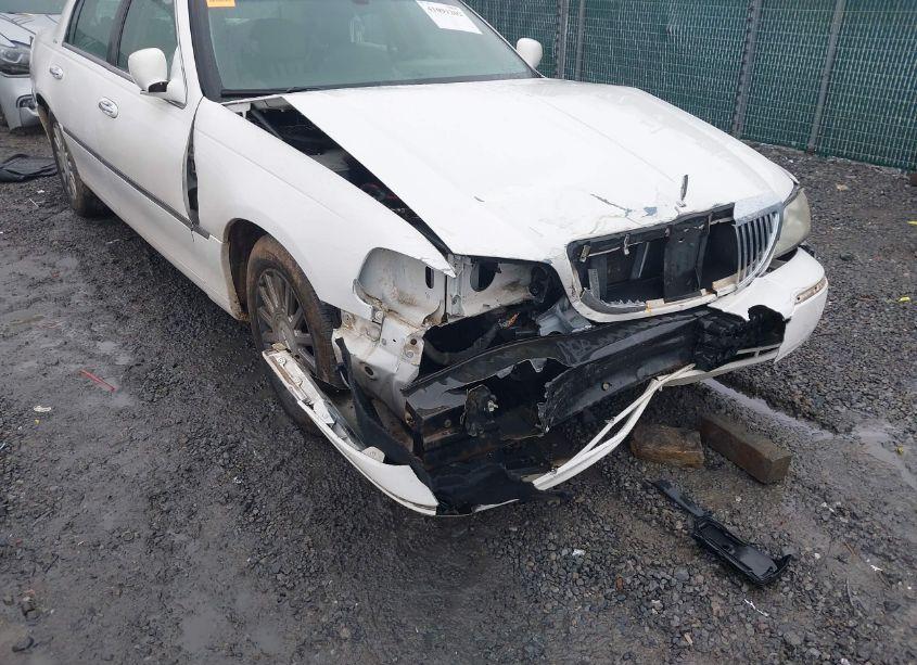 Photo 6 of 2005 Lincoln Town CAR SIGNATURE (VIN 1LNHM81W55Y658278)