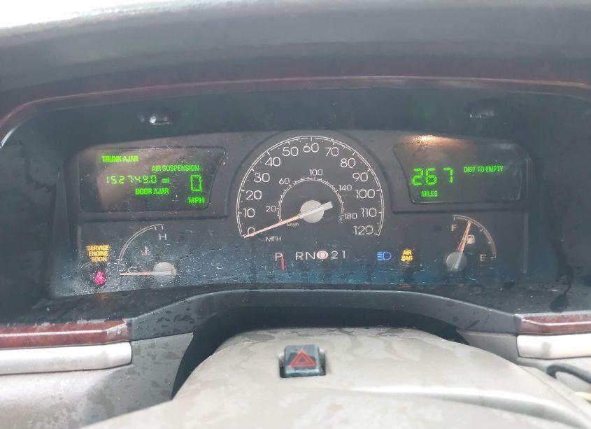 Photo 7 of 2005 Lincoln Town CAR SIGNATURE (VIN 1LNHM81W55Y658278)