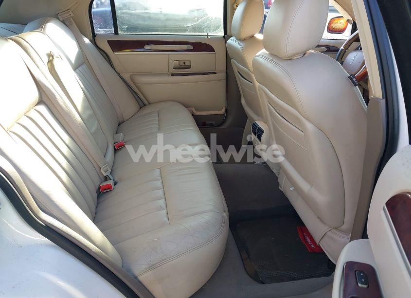 Photo 8 of 2005 Lincoln Town CAR SIGNATURE (VIN 1LNHM81W55Y658958)
