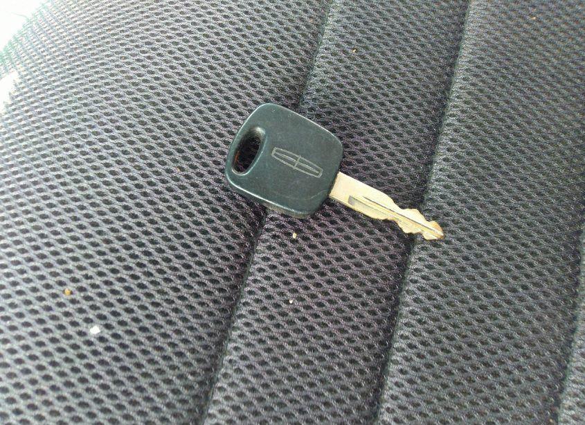 Photo 11 of 2000 Lincoln Town CAR EXECUTIVE (VIN 1LNHM81W5YY880355)