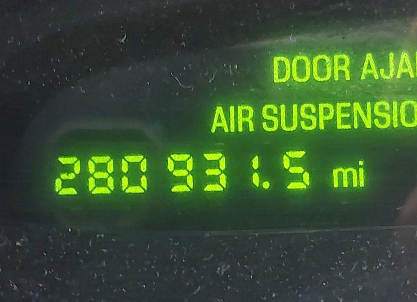 Photo 7 of 2000 Lincoln Town CAR EXECUTIVE (VIN 1LNHM81W5YY880355)