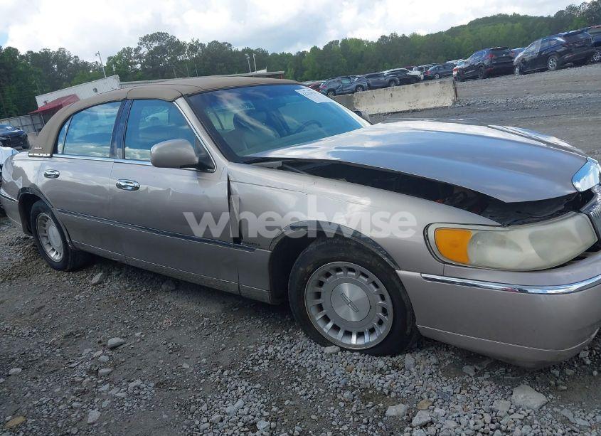 Photo 13 of 2001 Lincoln Town CAR EXECUTIVE (VIN 1LNHM81W61Y685421)