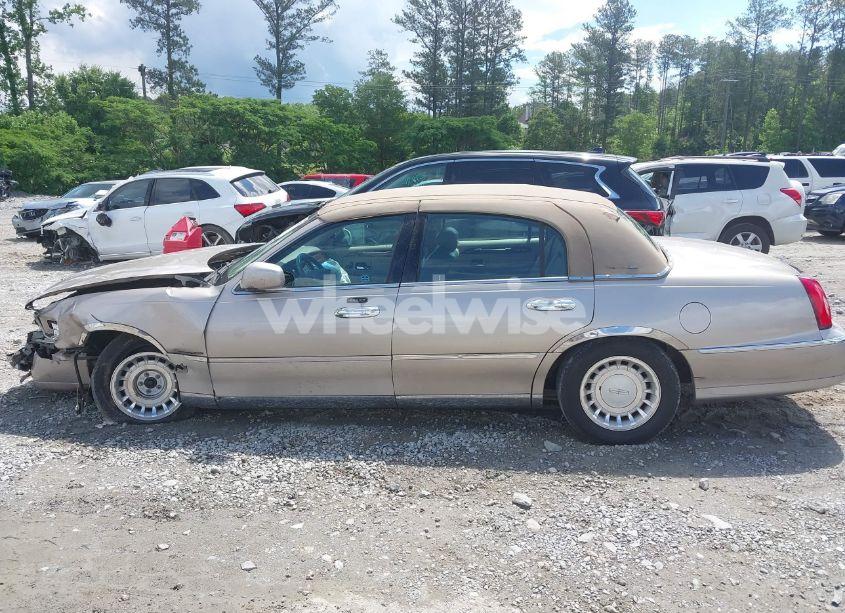 Photo 14 of 2001 Lincoln Town CAR EXECUTIVE (VIN 1LNHM81W61Y685421)