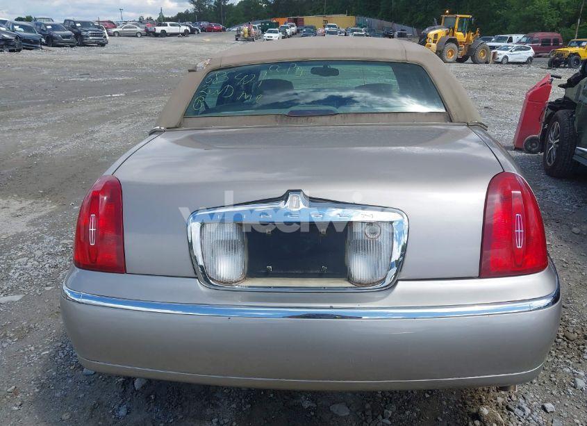 Photo 16 of 2001 Lincoln Town CAR EXECUTIVE (VIN 1LNHM81W61Y685421)