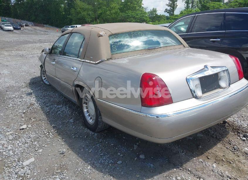 Photo 3 of 2001 Lincoln Town CAR EXECUTIVE (VIN 1LNHM81W61Y685421)