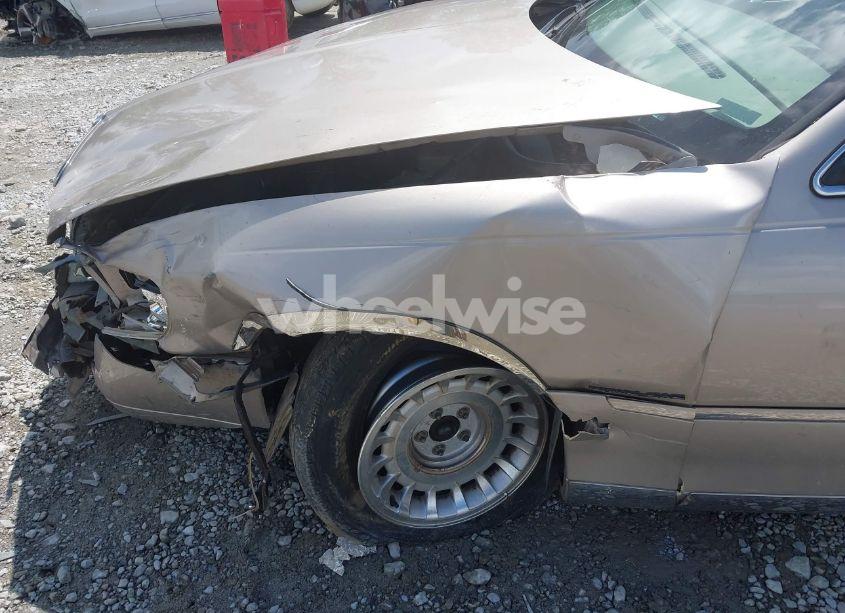 Photo 6 of 2001 Lincoln Town CAR EXECUTIVE (VIN 1LNHM81W61Y685421)