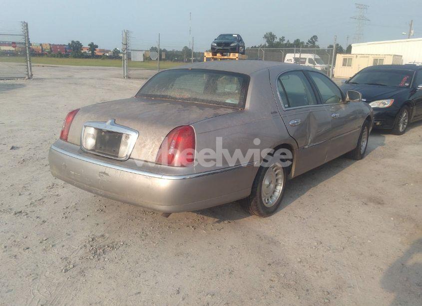 Photo 4 of 1999 Lincoln Town CAR EXECUTIVE (VIN 1LNHM81W6XY706261)