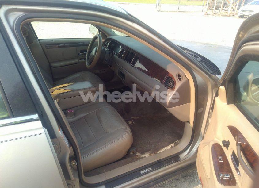 Photo 5 of 1999 Lincoln Town CAR EXECUTIVE (VIN 1LNHM81W6XY706261)