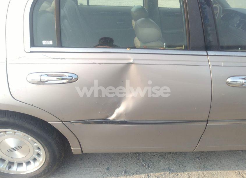 Photo 6 of 1999 Lincoln Town CAR EXECUTIVE (VIN 1LNHM81W6XY706261)