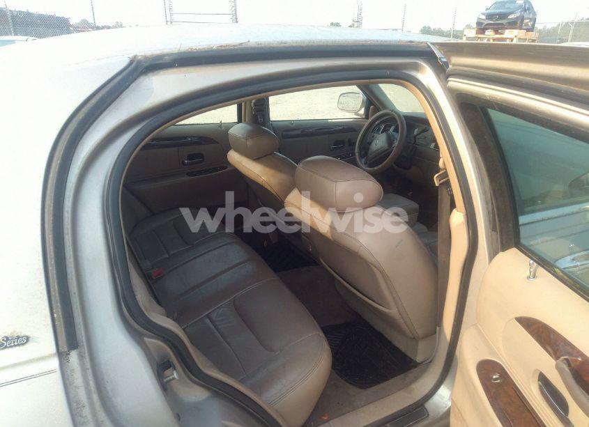 Photo 8 of 1999 Lincoln Town CAR EXECUTIVE (VIN 1LNHM81W6XY706261)