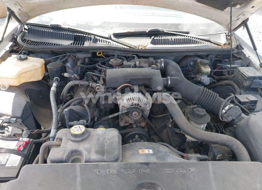 Photo 10 of 2001 Lincoln Town CAR EXECUTIVE (VIN 1LNHM81W71Y709449)