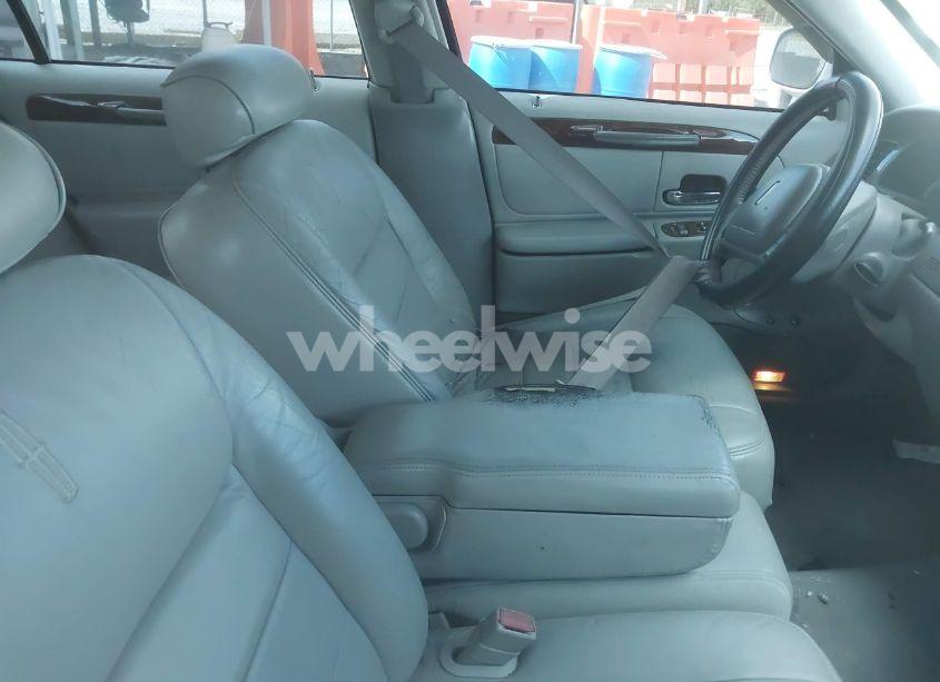Photo 5 of 2001 Lincoln Town CAR EXECUTIVE (VIN 1LNHM81W71Y709449)